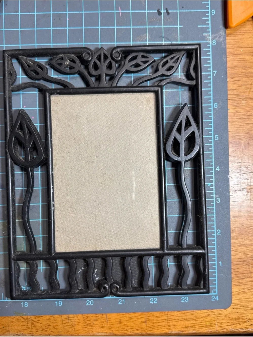 Decorative Black Metal Picture Frame with Leaf Motif -